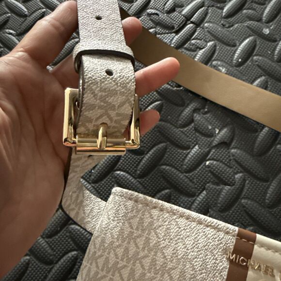 Michael Kors Belt Bag with monogrammed logo pattern Beige Brown Tan Women Gold - Picture 3 of 7
